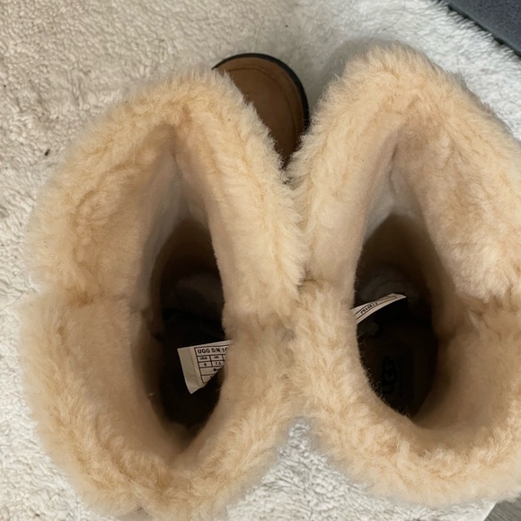 UGG Australia 1008030 Katia Classic Tall Suede Sheepskin
Boots Shoes Chestnut 9 - Picture 13 of 16